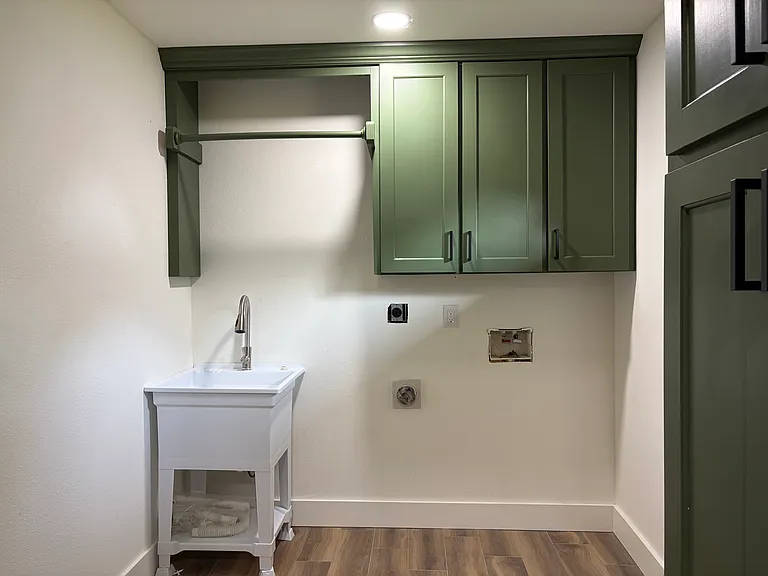 712 Harvey St — Photo 23