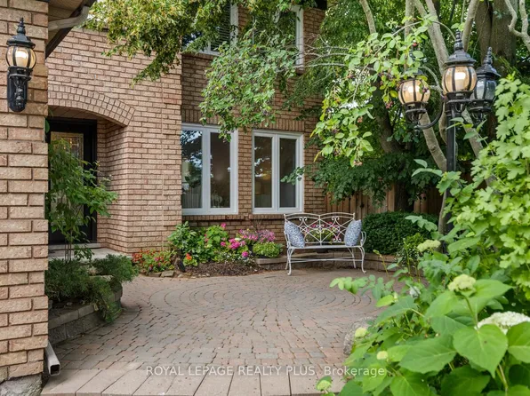 1504 Tanner Ct, Oakville, ON L6M 2Z3