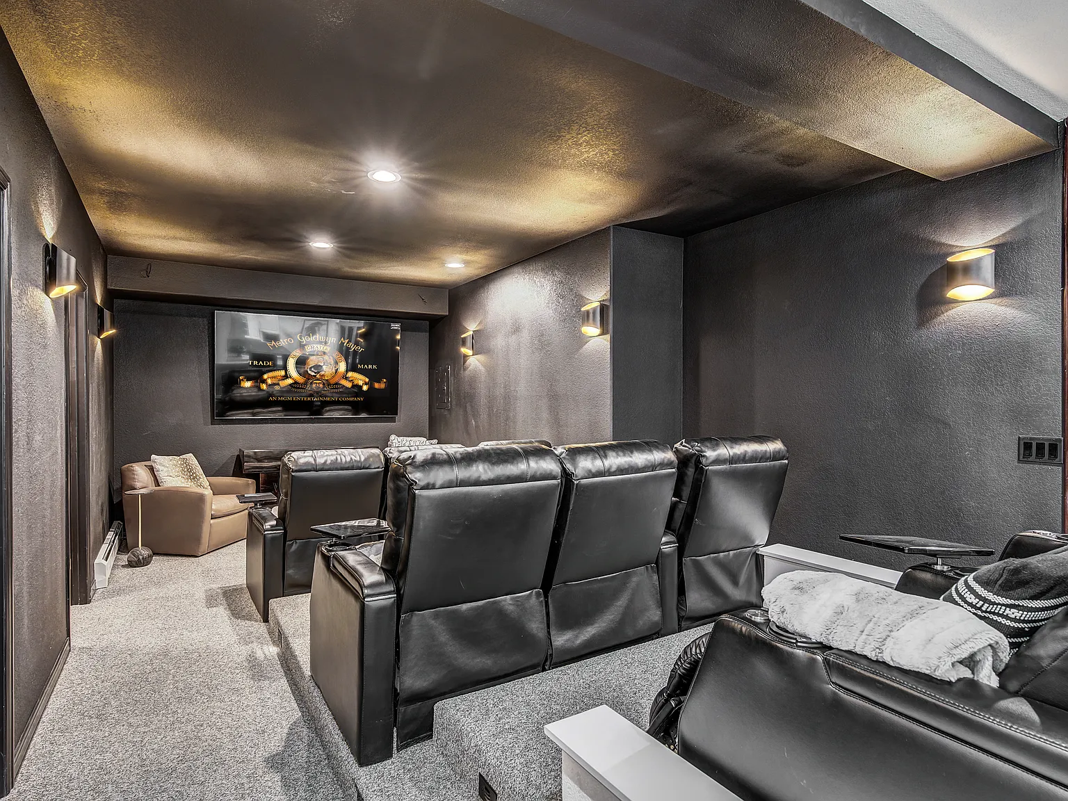 6 bed, 6073 sqft, $20,000 — Photo 4