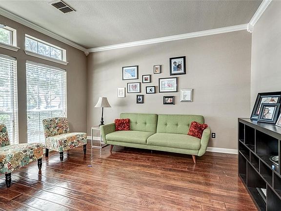 5th image of 2216 Columbia Dr