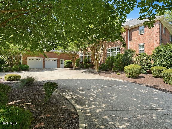 3rd image of 114 Haddington Drive
