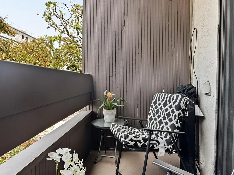 Redlands St — Photo 26