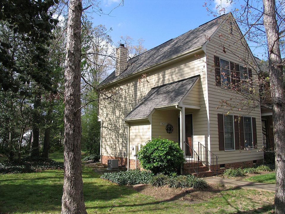 Private, side entrance