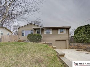 415 Highland Dr, Gretna, NE 68028