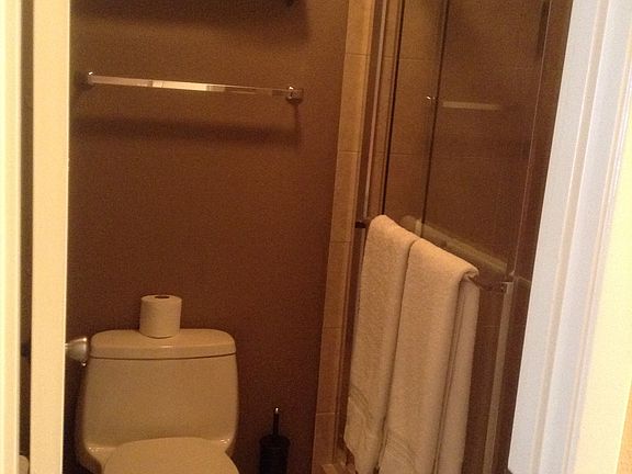 Upstairs Full bath w/shower