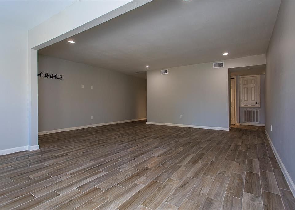 1st image of 12633 Memorial Dr APT 121