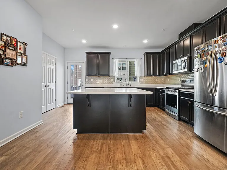 106 Truman Dr — Photo 17