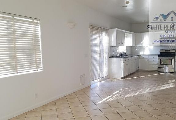 3rd image of 570 Emory St