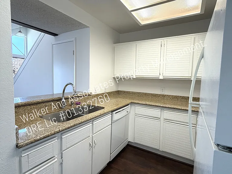 2406 Village Grn — Photo 9