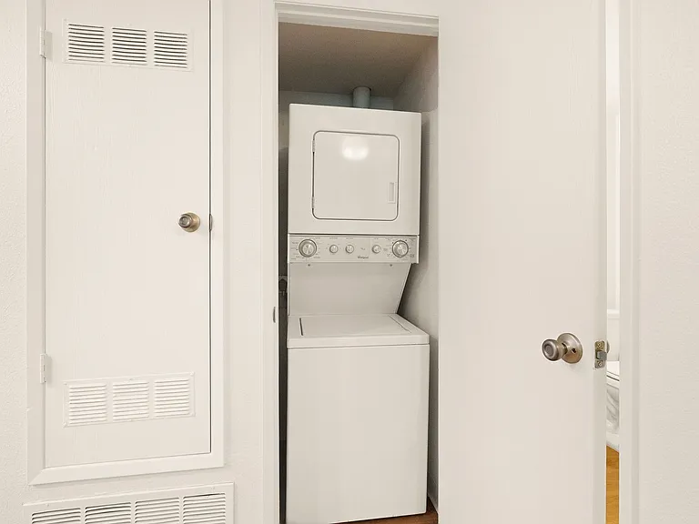 1661 Forest Avenue Apartments — Photo 62