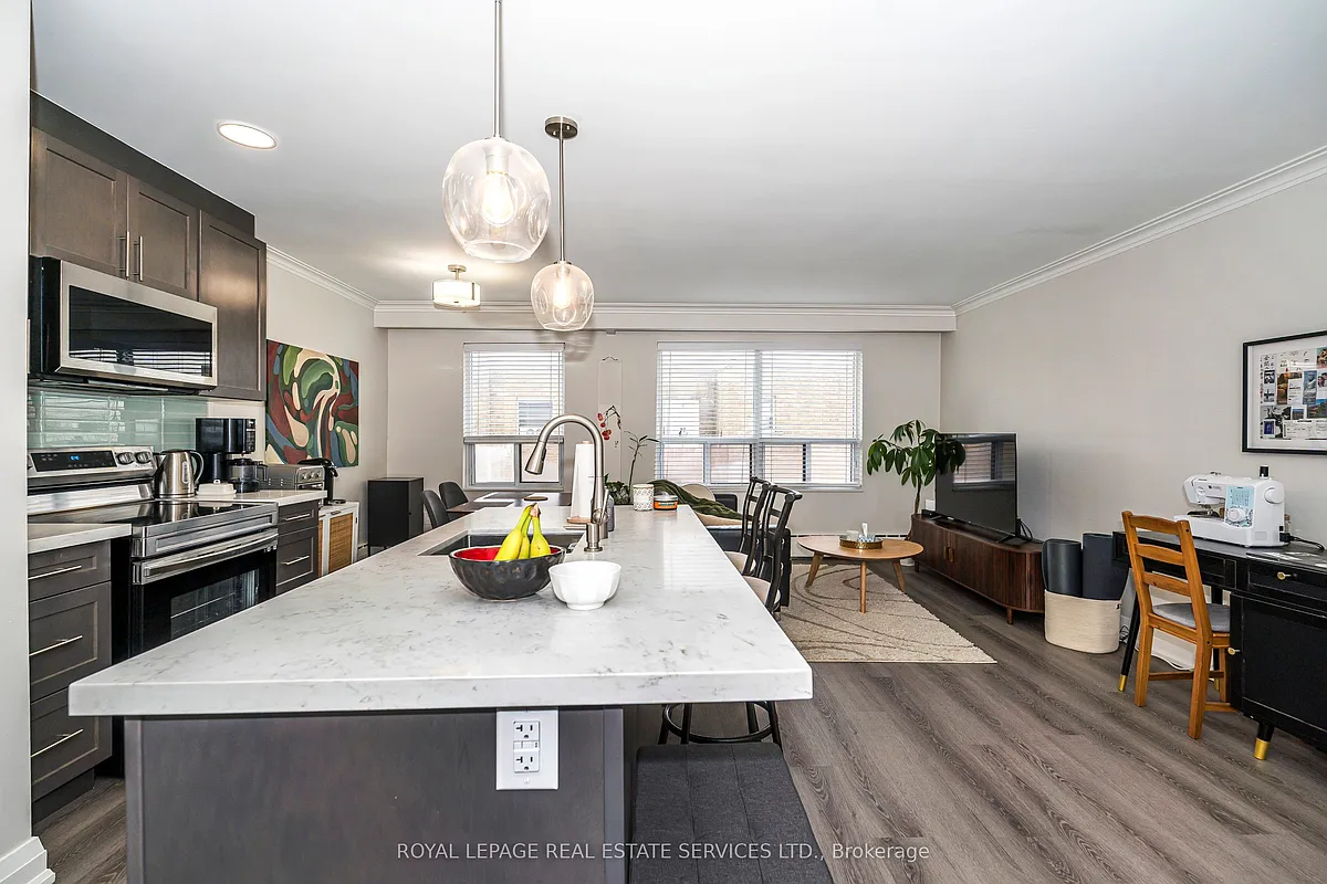 Building Photo - 2637 Keele St #11