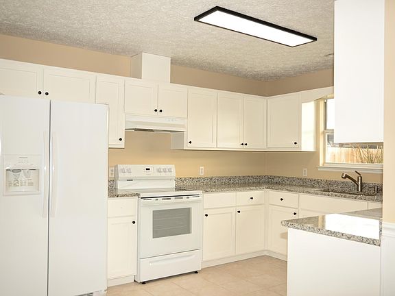 2nd image of 2822 Gwendolen Ct