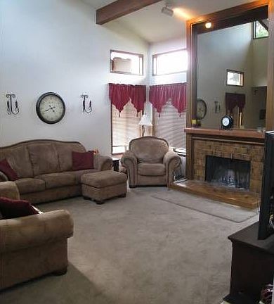 Livingroom with Fireplace