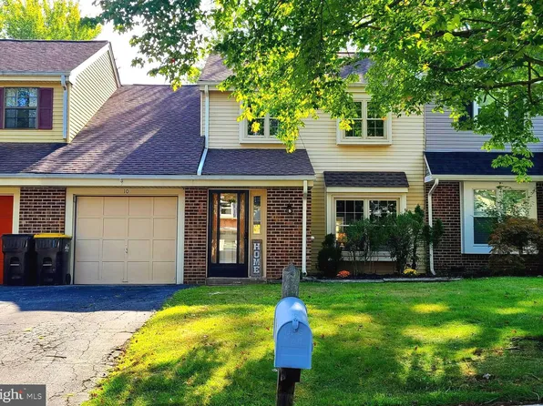 10 Green Woods Dr, Horsham, PA 19044