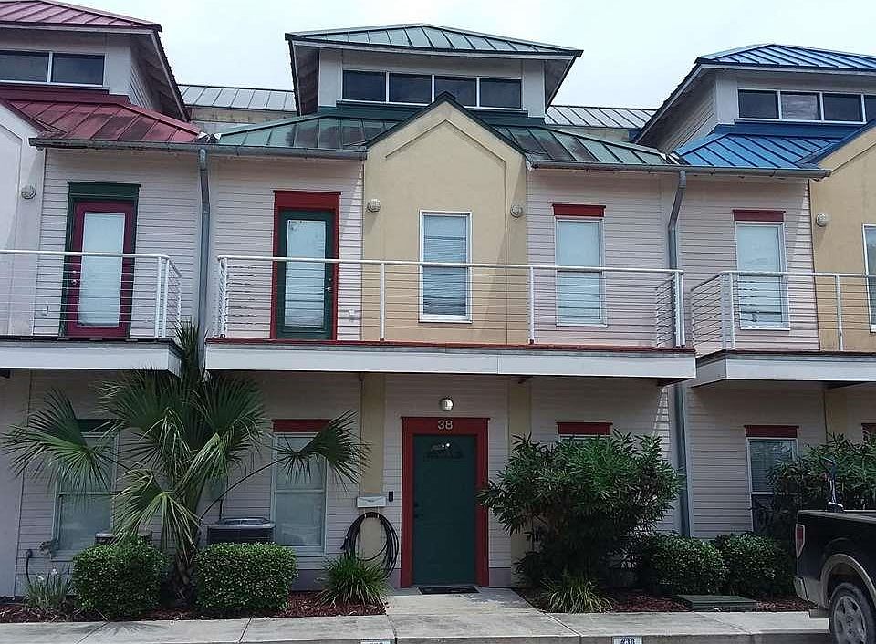 1st image of 3031 Barrow St APT 38