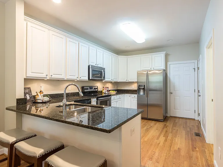 203 Harbor Creek Dr — Photo 3