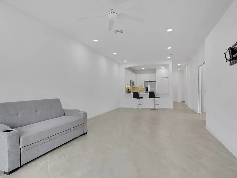 1644 Alameda Dr — Photo 10