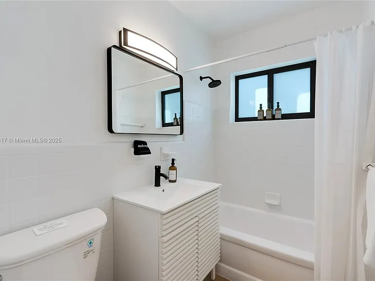 11534 NE 13th Ave — Photo 20