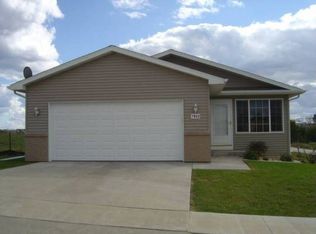 7922 S Westbrook Dr, Dubuque, IA 52002