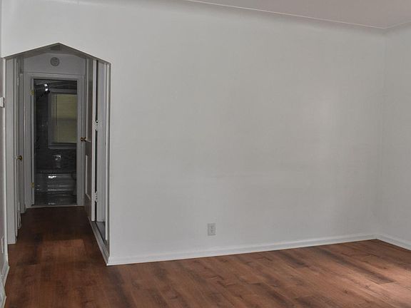 2nd image of 12046 Sussex St