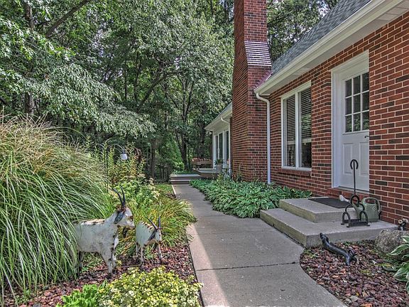 3rd image of 4512 Thornbury Dr E