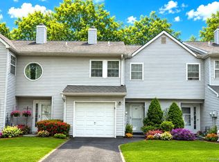 507 Sara Cir, Port Jefferson Station, NY 11776