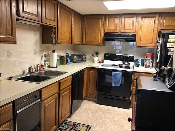 3rd image of 1201 W River Rd N APT C3
