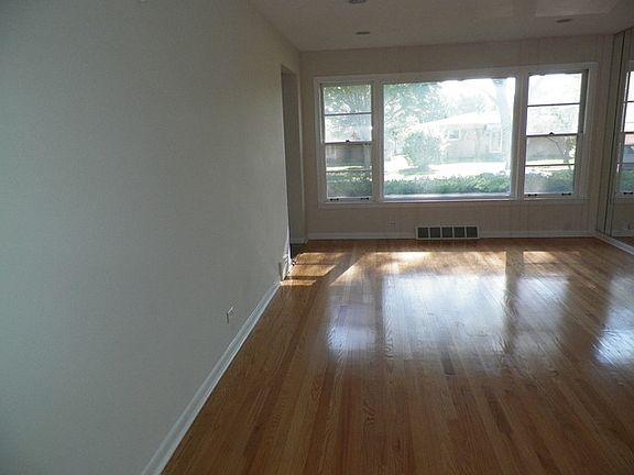 3rd image of 9506 Lorel Ave