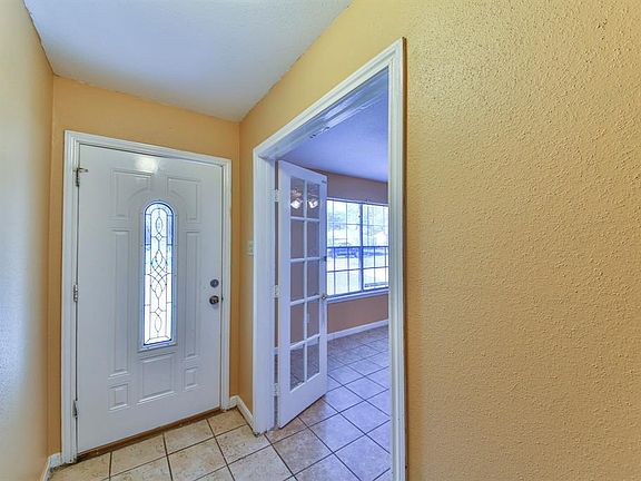 4th image of 1501 Locklaine Dr
