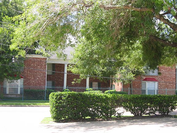 4th image of 9201 Clarewood Dr APT 140