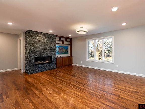 3rd image of 200 Lily Dr