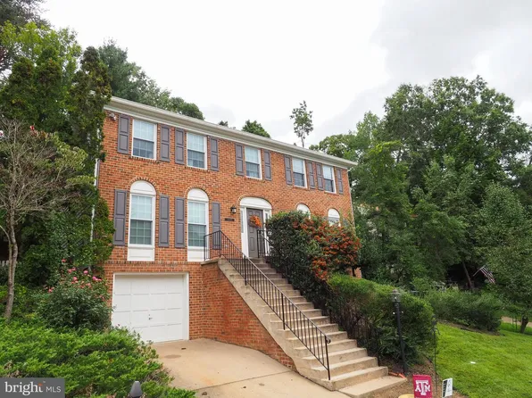 16078 Deer Park Dr, Dumfries, VA 22025