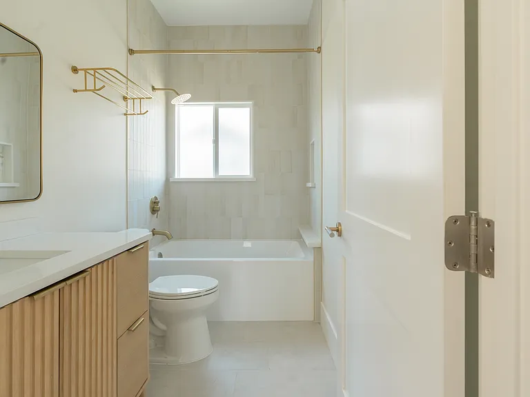 2222 S Budlong Ave #1/2 — Photo 12