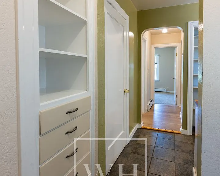 627 E Maple St — Photo 17