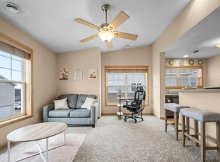 2923 Hemingway Dr, Chaska, MN 55318