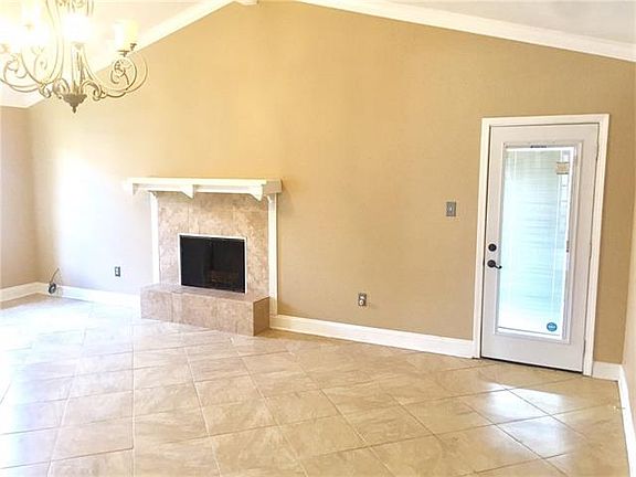 5th image of 2200 Cambridge Dr