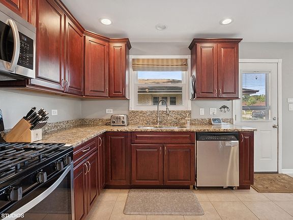 5th image of 6707 W 90th St