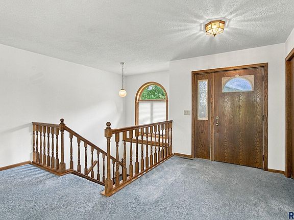 5th image of 1878 Constance Dr
