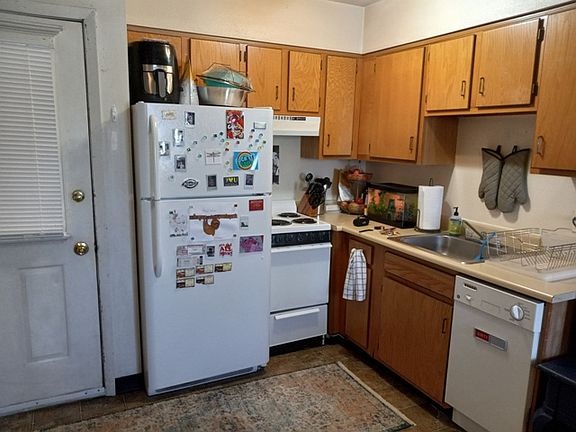 1135 Pennsylvania Apt. #7 - kitchen