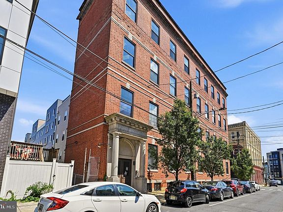 2nd image of 1637 Poplar St #6F