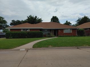 2401 Indian Dr, Enid, OK 73703