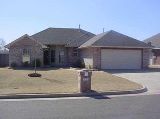 10304 Aberdeen Dr, Yukon, OK 73099