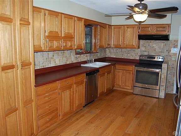 2nd image of 2820 Vickie Dr