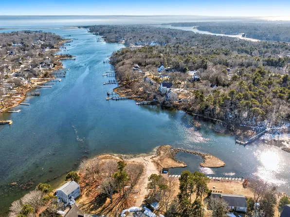 16 Carolyn Lane, East Falmouth, MA 02536