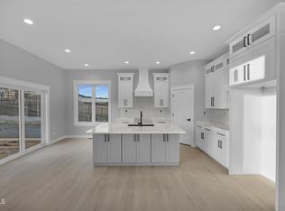 3916 Cogburn Rd, Bismarck, ND 58503