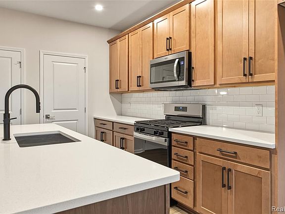 4th image of 41540 Breck St