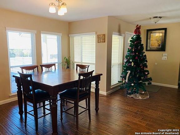 5th image of 10206 Plumas Dr