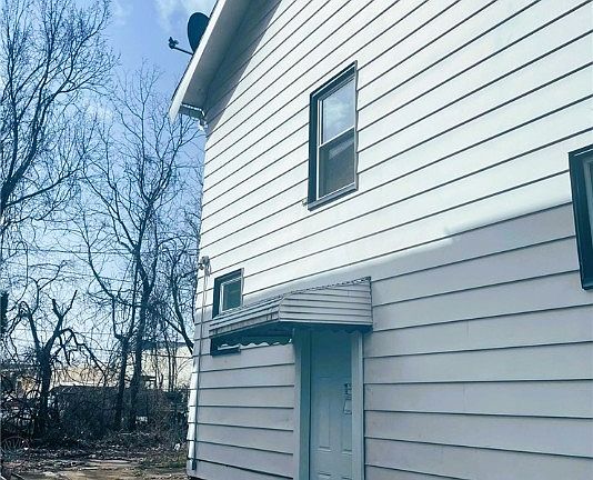 3rd image of 1542 E 172nd St