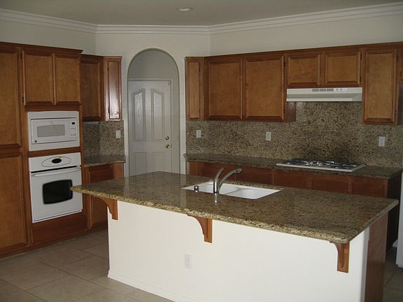 3rd image of 27667 Gladstone Dr