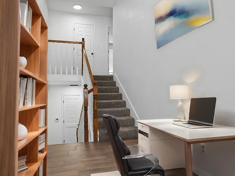 604 Upson Dr — Photo 3